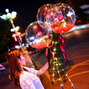 Bouquet di palloncini con rose e illuminazione a LED