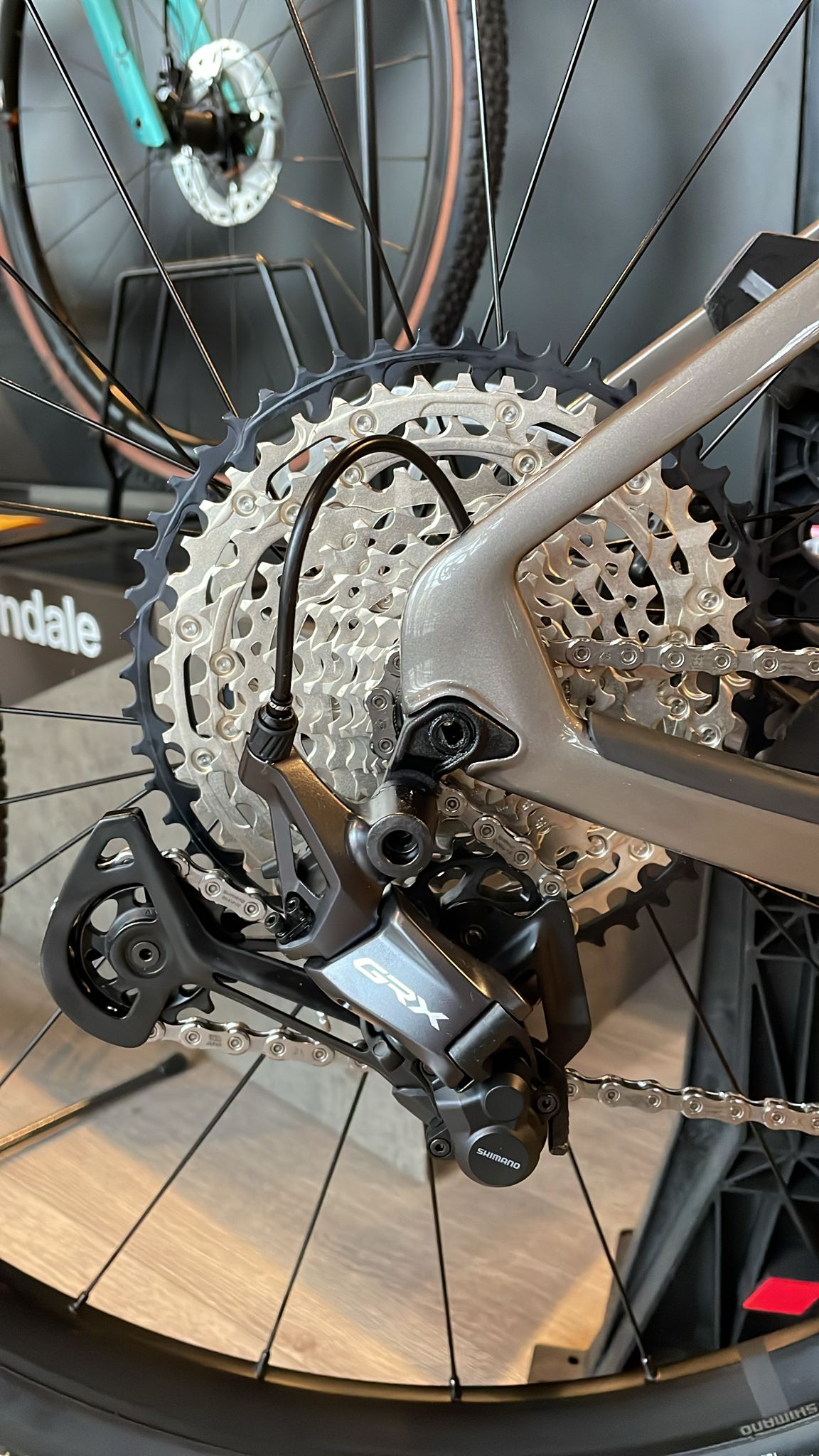 Merida SILEX 7000 Warm Slate Grey 2026 - immagine 4