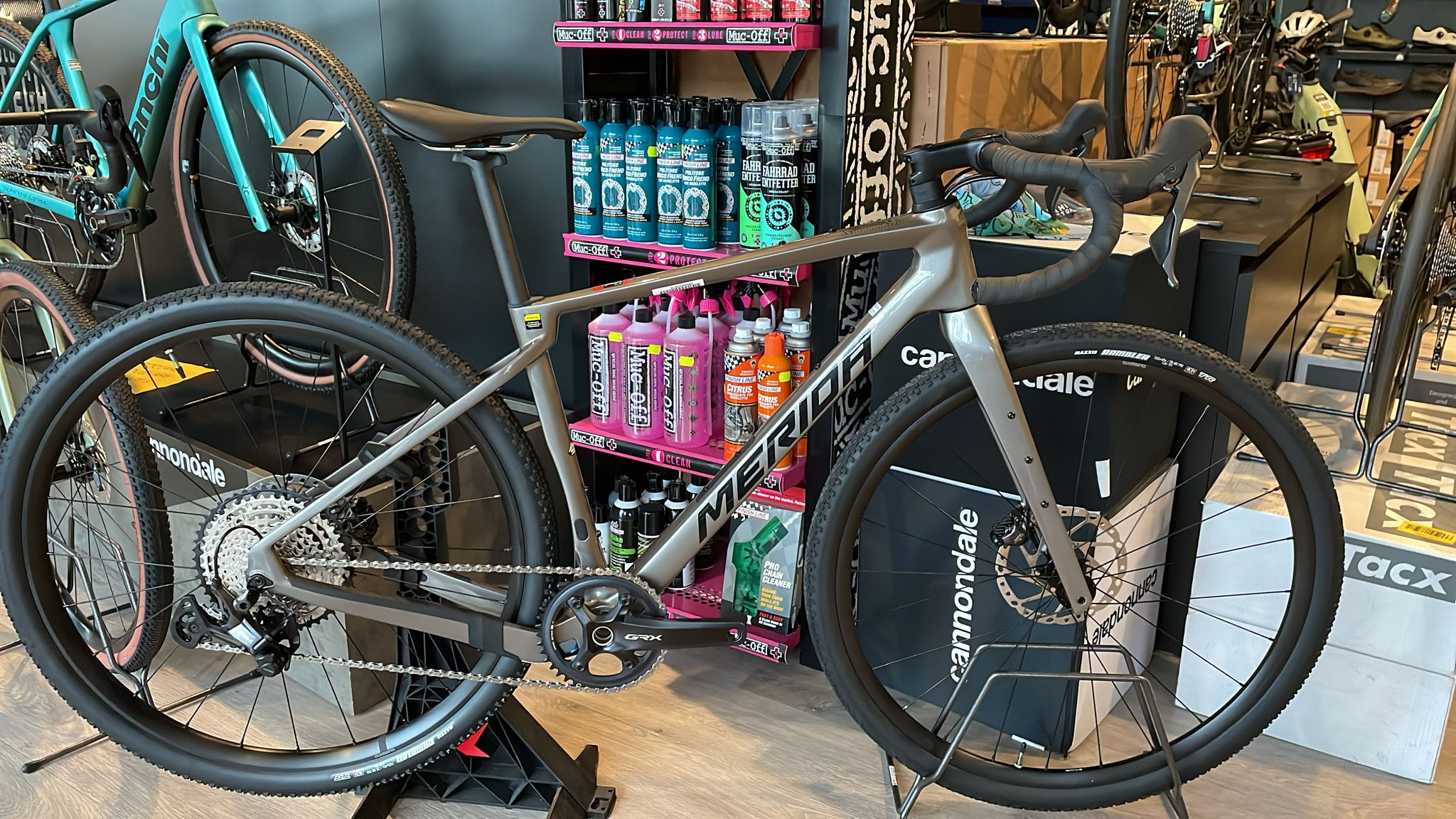 Merida SILEX 7000 Warm Slate Grey 2026 - immagine 5