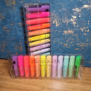 Tinta Unita Soft Touch – Set regalo – Basetta in plexiglass da scrivania con 12 evidenziatori